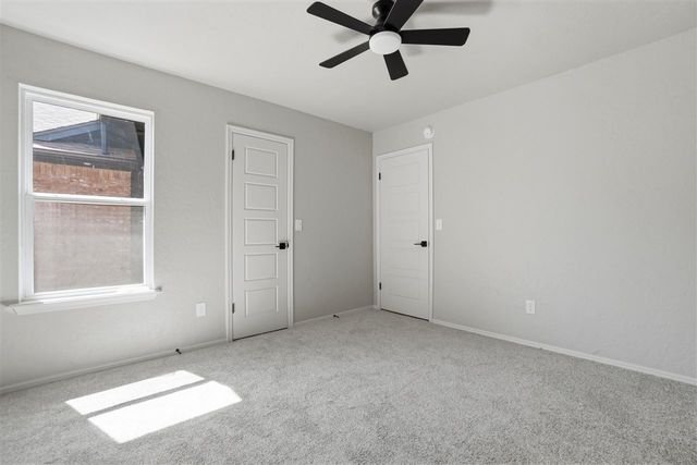 652 NW Waterford Dr, Lawton, OK 73505