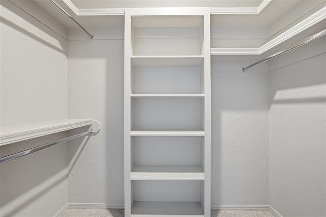 652 NW Waterford Dr, Lawton, OK 73505