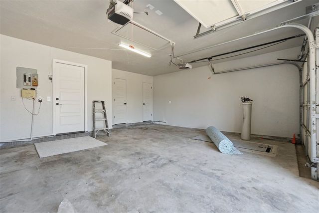 652 NW Waterford Dr, Lawton, OK 73505