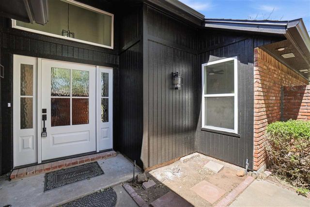 652 NW Waterford Dr, Lawton, OK 73505