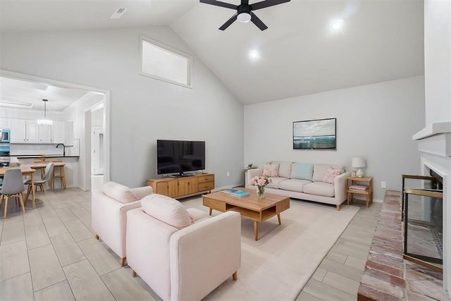 652 NW Waterford Dr, Lawton, OK 73505