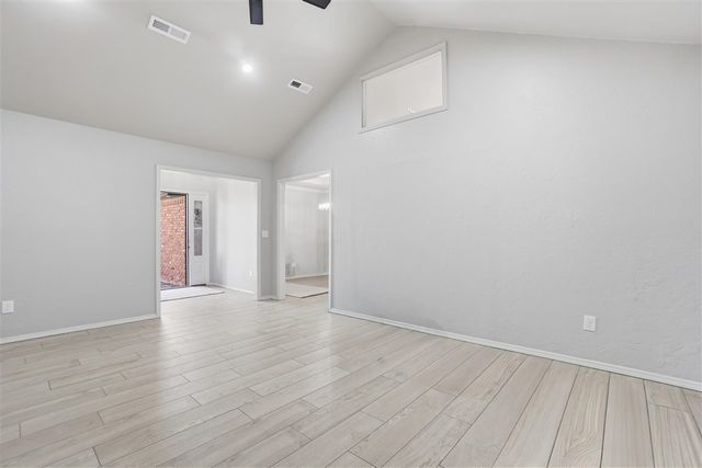 652 NW Waterford Dr, Lawton, OK 73505