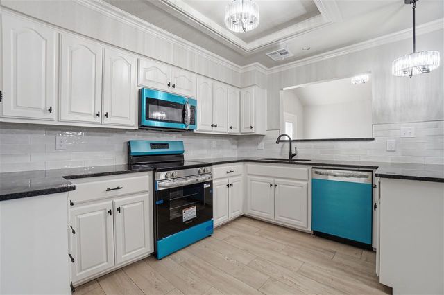 652 NW Waterford Dr, Lawton, OK 73505