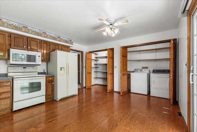 1015 Squire LANE, West Bend, WI 53090