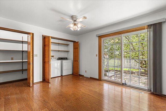 1015 Squire LANE, West Bend, WI 53090