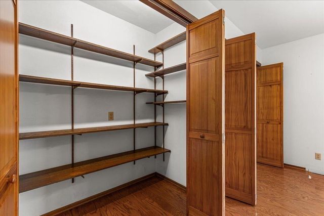 1015 Squire LANE, West Bend, WI 53090