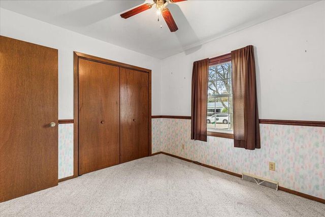 1015 Squire LANE, West Bend, WI 53090