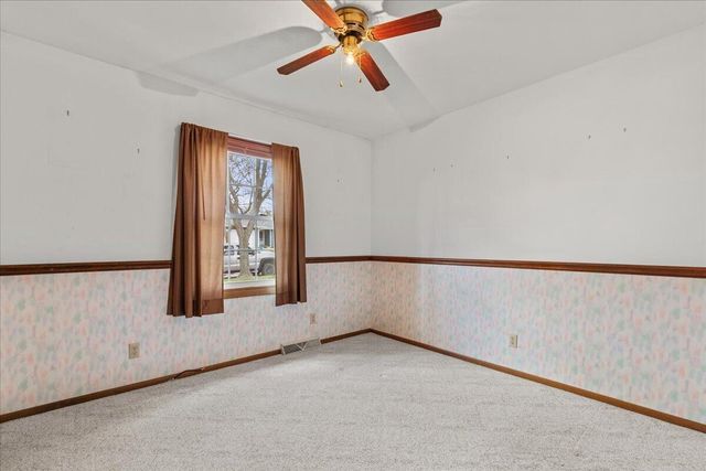1015 Squire LANE, West Bend, WI 53090