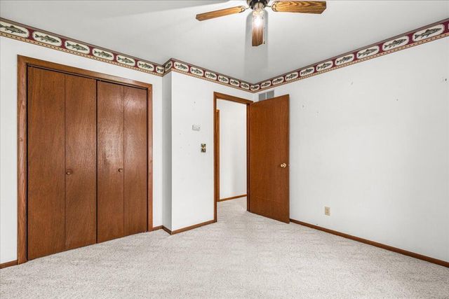 1015 Squire LANE, West Bend, WI 53090