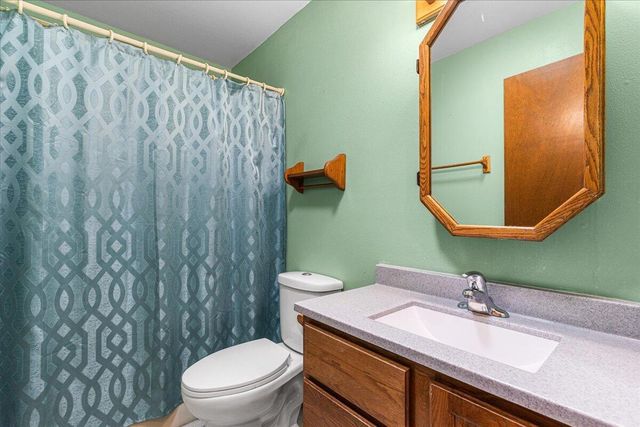 1015 Squire LANE, West Bend, WI 53090