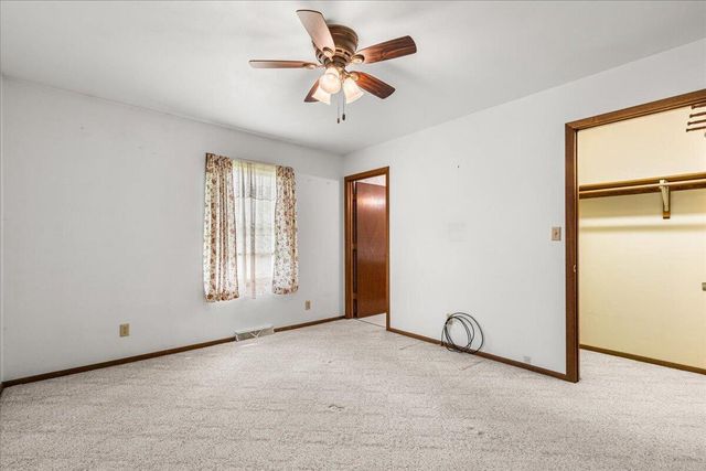 1015 Squire LANE, West Bend, WI 53090
