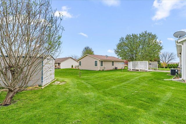 1015 Squire LANE, West Bend, WI 53090