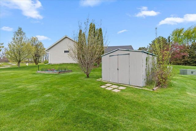 1015 Squire LANE, West Bend, WI 53090