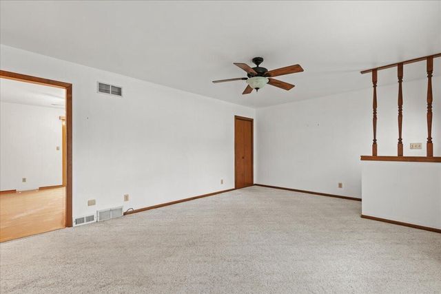 1015 Squire LANE, West Bend, WI 53090