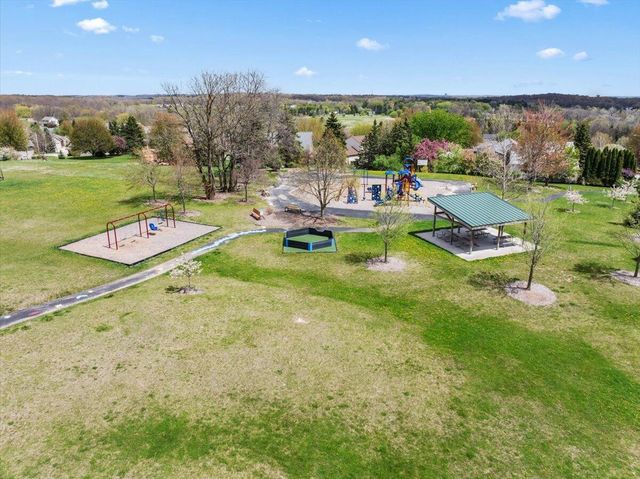 1015 Squire LANE, West Bend, WI 53090