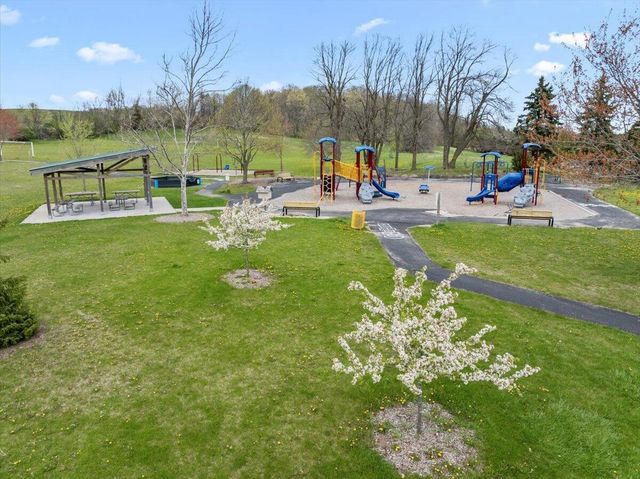 1015 Squire LANE, West Bend, WI 53090