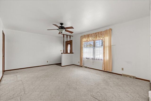 1015 Squire LANE, West Bend, WI 53090