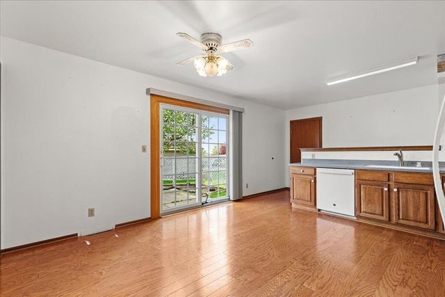 1015 Squire LANE, West Bend, WI 53090
