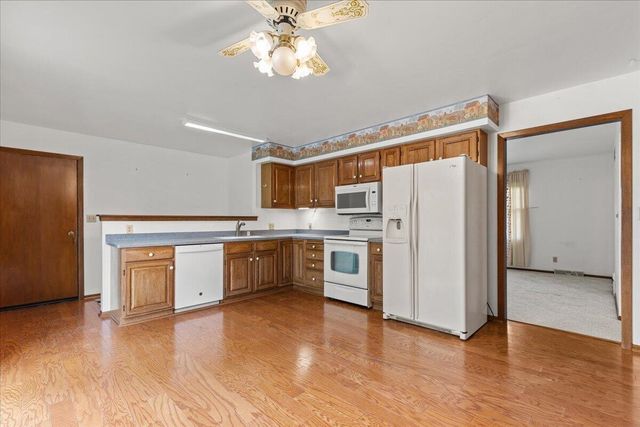 1015 Squire LANE, West Bend, WI 53090