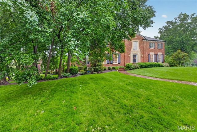 23 Rio Vista Drive, Ladue, MO 63124