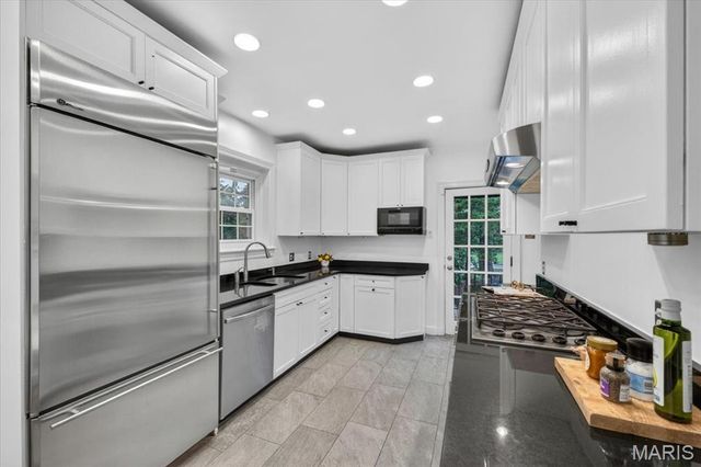23 Rio Vista Drive, Ladue, MO 63124