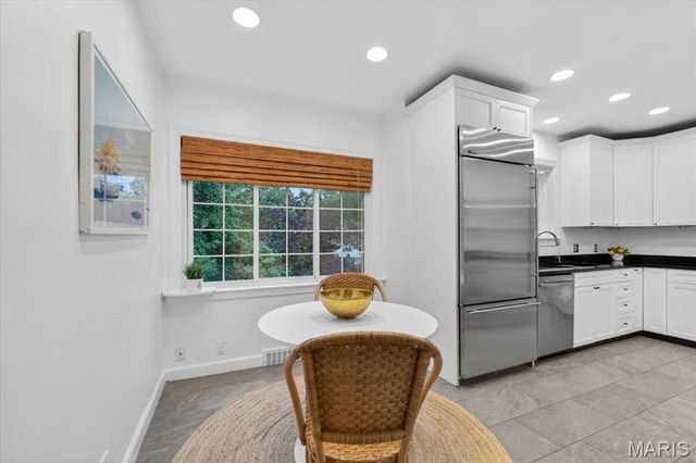 23 Rio Vista Drive, Ladue, MO 63124