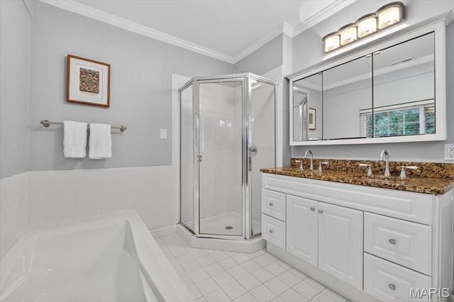 23 Rio Vista Drive, Ladue, MO 63124