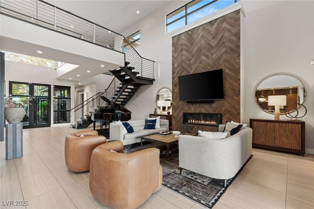 38 Moonfire Drive, Las Vegas, NV 89135