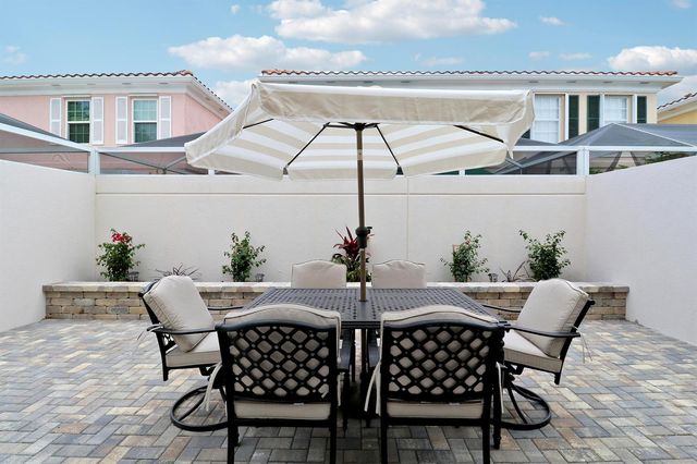 73 Laurel Oaks Circle, Jupiter, FL 33469