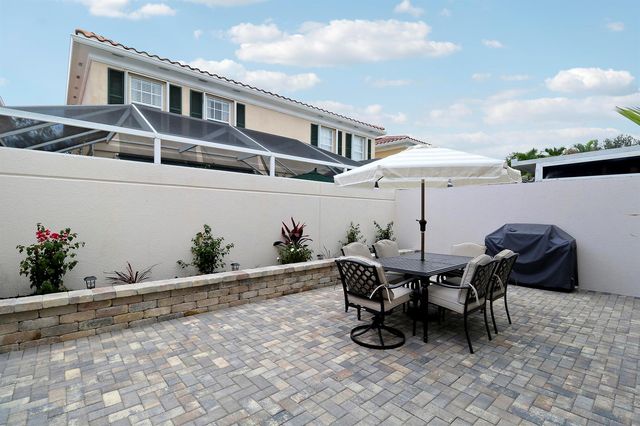 73 Laurel Oaks Circle, Jupiter, FL 33469