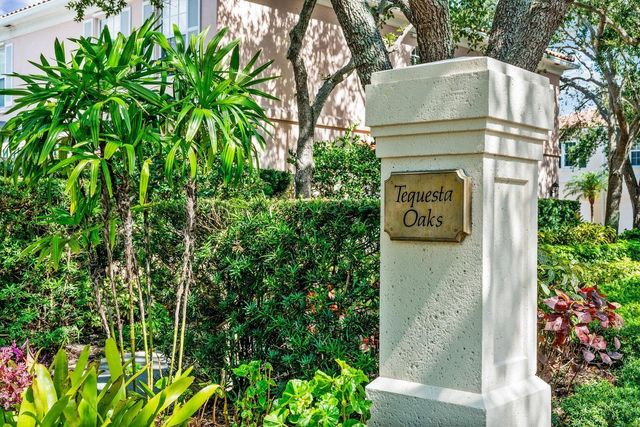 73 Laurel Oaks Circle, Jupiter, FL 33469