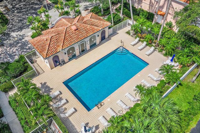 73 Laurel Oaks Circle, Jupiter, FL 33469