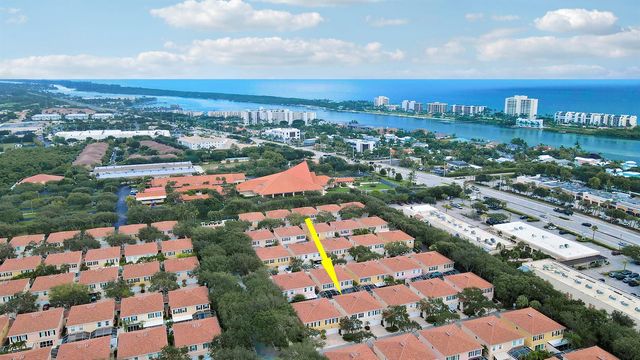 73 Laurel Oaks Circle, Jupiter, FL 33469