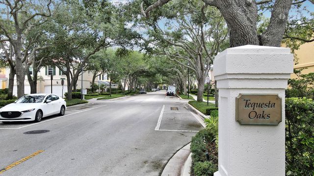 73 Laurel Oaks Circle, Jupiter, FL 33469