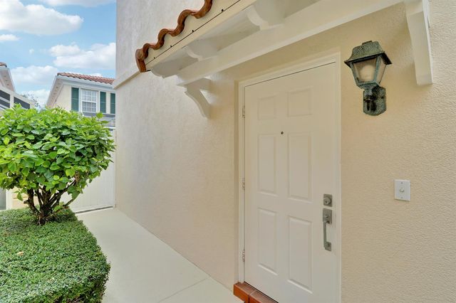 73 Laurel Oaks Circle, Jupiter, FL 33469
