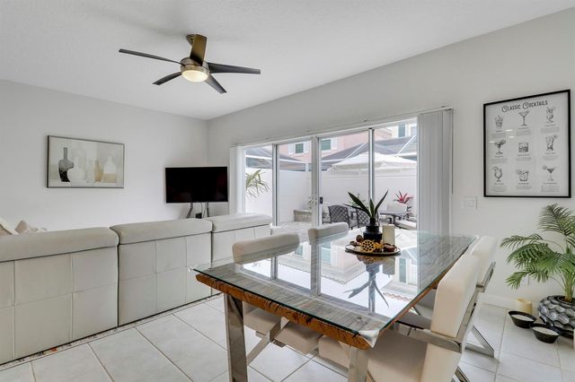 73 Laurel Oaks Circle, Jupiter, FL 33469