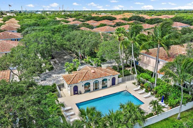 73 Laurel Oaks Circle, Jupiter, FL 33469