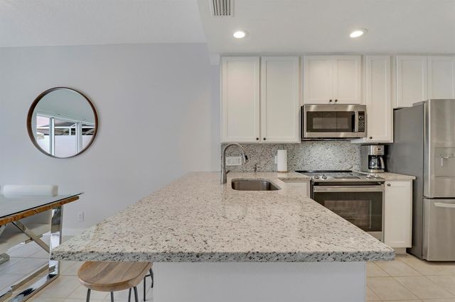 73 Laurel Oaks Circle, Jupiter, FL 33469