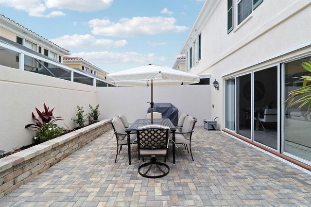73 Laurel Oaks Circle, Jupiter, FL 33469