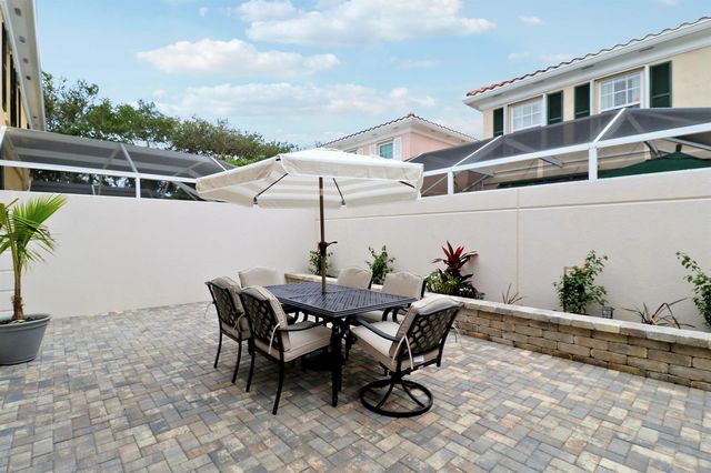 73 Laurel Oaks Circle, Jupiter, FL 33469