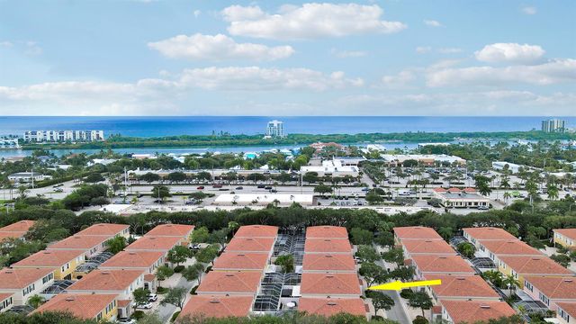 73 Laurel Oaks Circle, Jupiter, FL 33469