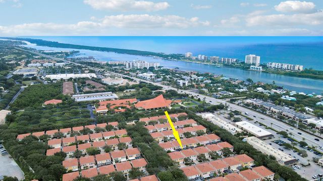 73 Laurel Oaks Circle, Jupiter, FL 33469