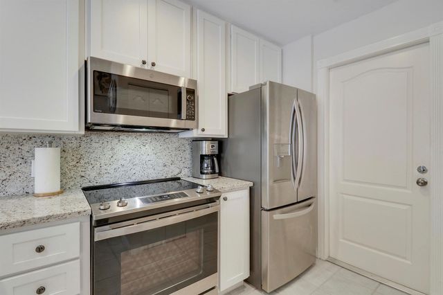 73 Laurel Oaks Circle, Jupiter, FL 33469