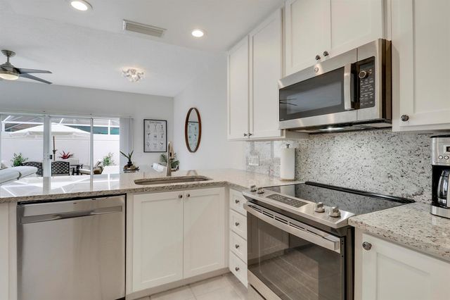 73 Laurel Oaks Circle, Jupiter, FL 33469