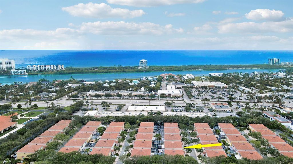 73 Laurel Oaks Circle, Jupiter, FL 33469