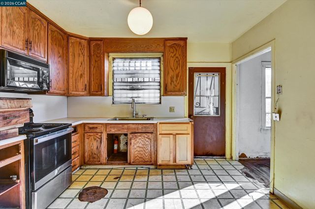 1711 Carleton St, Berkeley, CA 94703