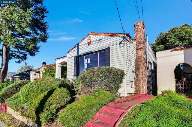 1711 Carleton St, Berkeley, CA 94703