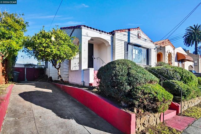 1711 Carleton St, Berkeley, CA 94703