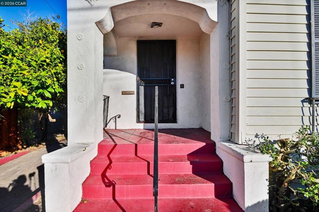 1711 Carleton St, Berkeley, CA 94703