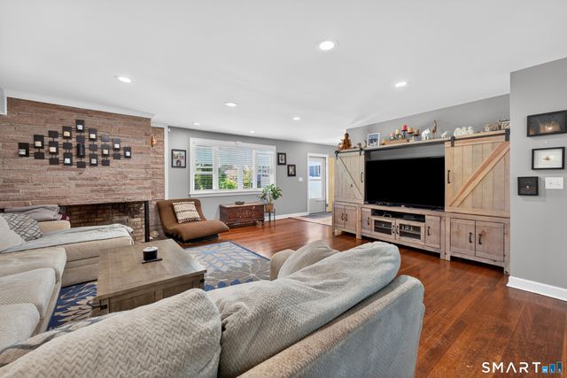 745 Montauk Avenue, New London, CT 06320